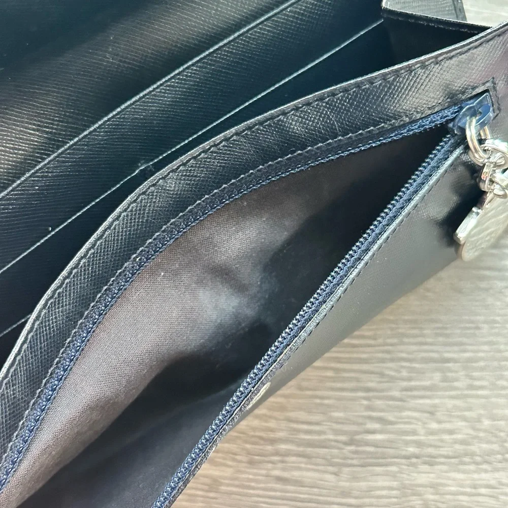 Salvatore Ferragamo Gancini Wallet - Picture 8 of 10